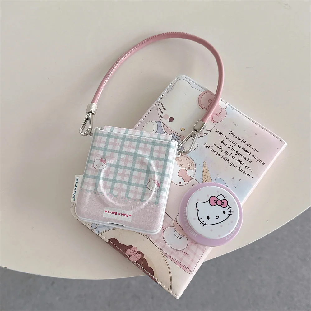 Koreańskie etui na telefon z motywem kreskówkowego kota w kratę, z magnetycznym zamknięciem, do modeli Samsung Galaxy Z Flip6, 7 FE, Flip 8, 7, 6, Flip 5, 6, Flip7, 6, z podstawką i łańcuszkiem. — zdjęcie produktu 2