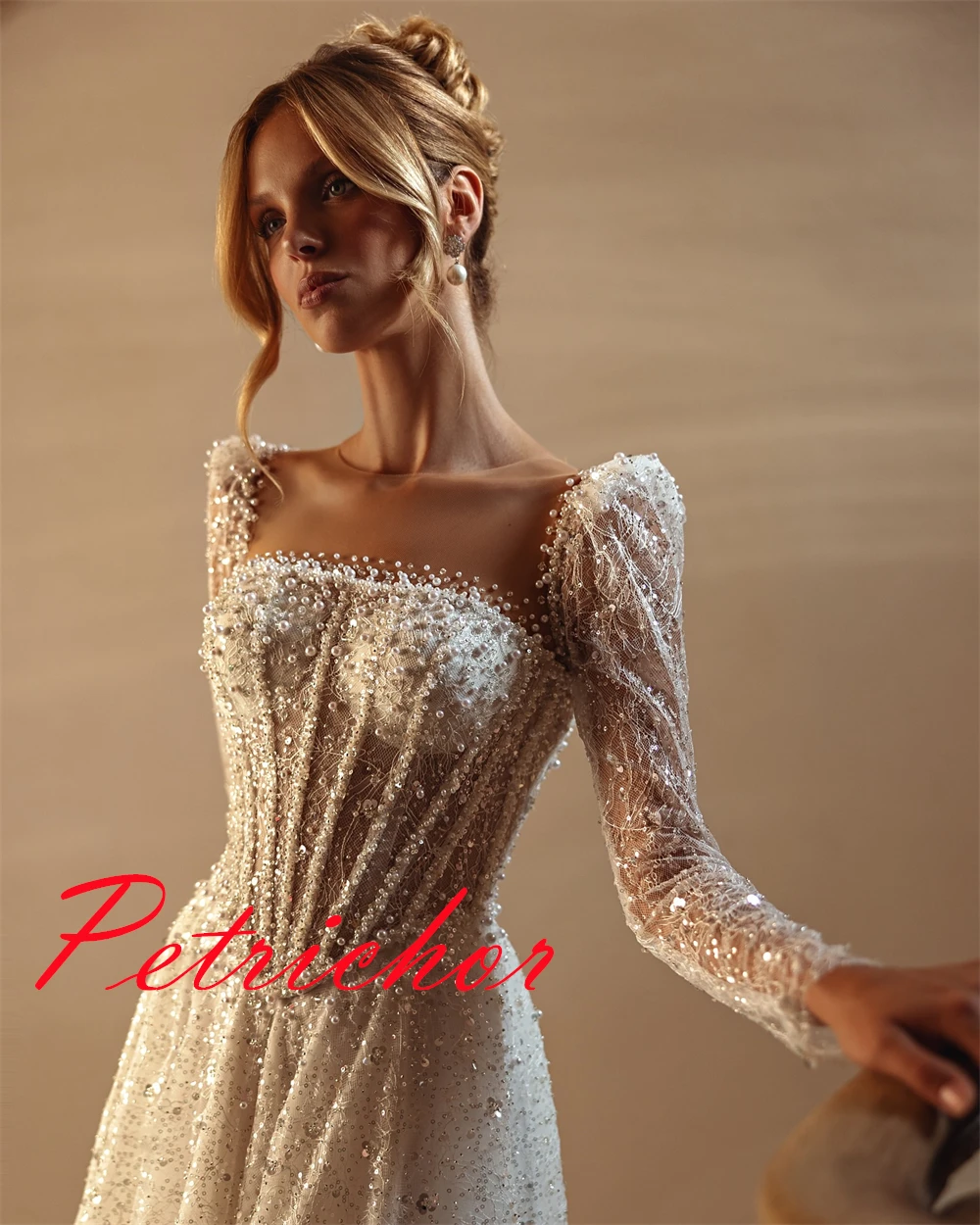 Aangepaste elegante witte organza trouwjurk prachtige vierkante kraag lange mouwen kapel trein parels lovertjes bruidsjurken