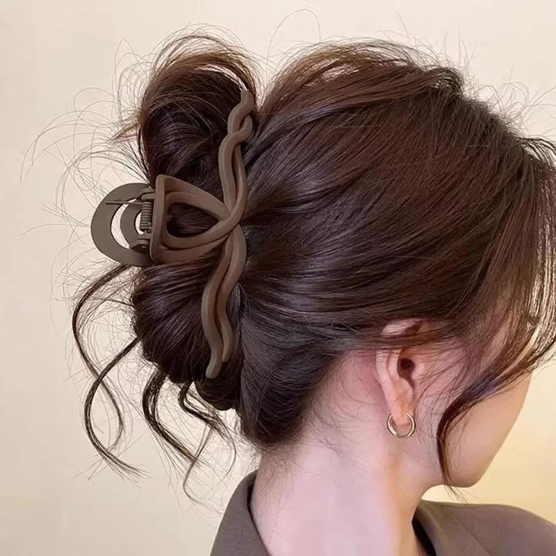 Klips do włosów w kształcie brązowej kokardy w stylu vintage dla kobiet, ozdoba do włosów, uchwyt do upinania włosów z tyłu głowy, spinka do włosów, modny dodatek do włosów. — zdjęcie 2