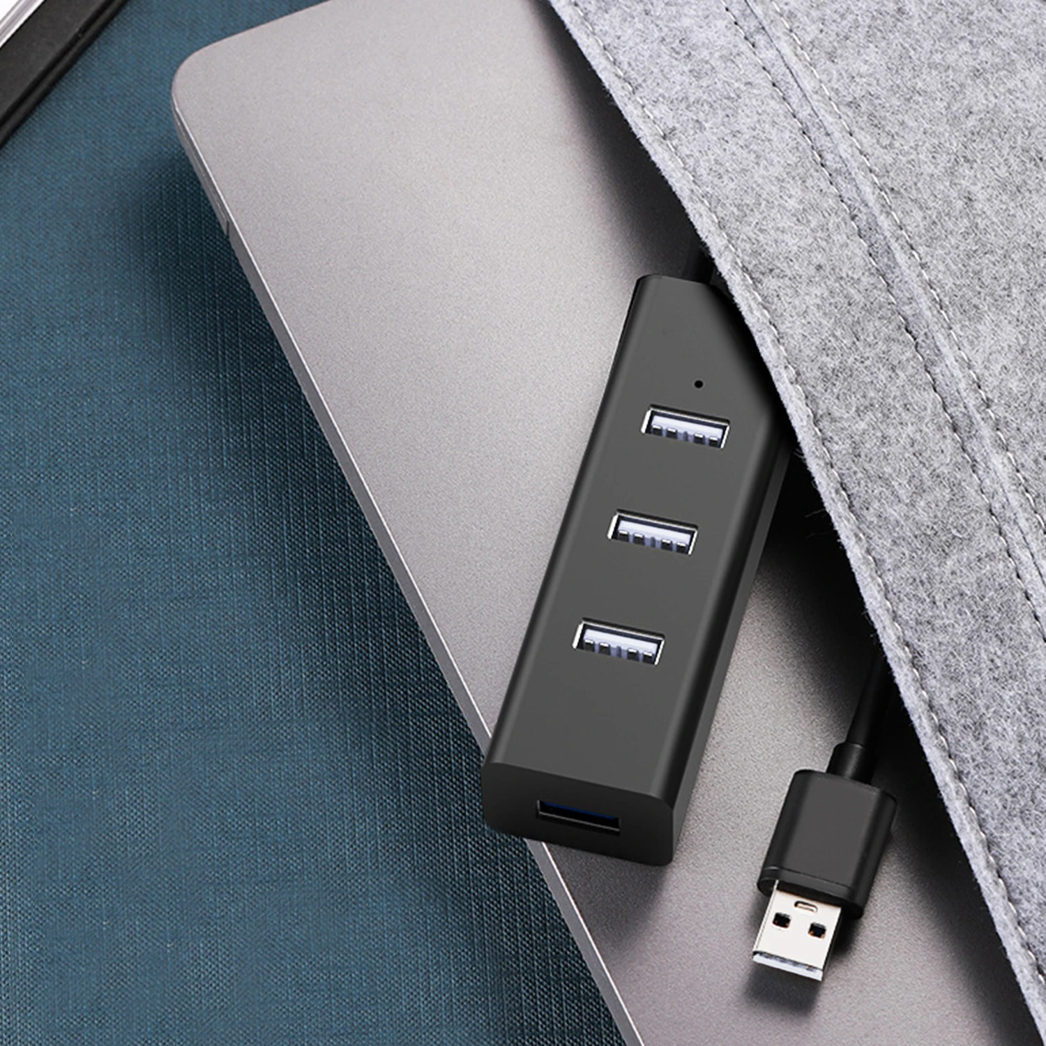 4-in-1 USB-hub met 4 USB-A poorten, compacte multiport USB-adapter voor laptop, pc, toetsenbord, muis en USB-stick