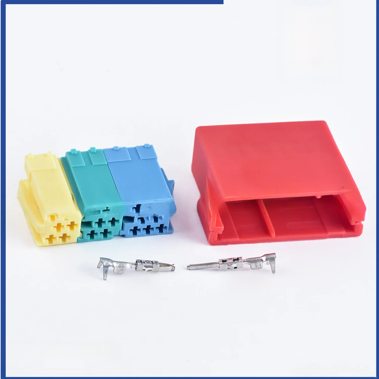 20-pinowe złącze samochodowe uniwersalne mini gniazdo audio MP3 CD AUX wtyk VM20A 4A0972643 4A0972643A 4A0972643B — zdjęcie 2