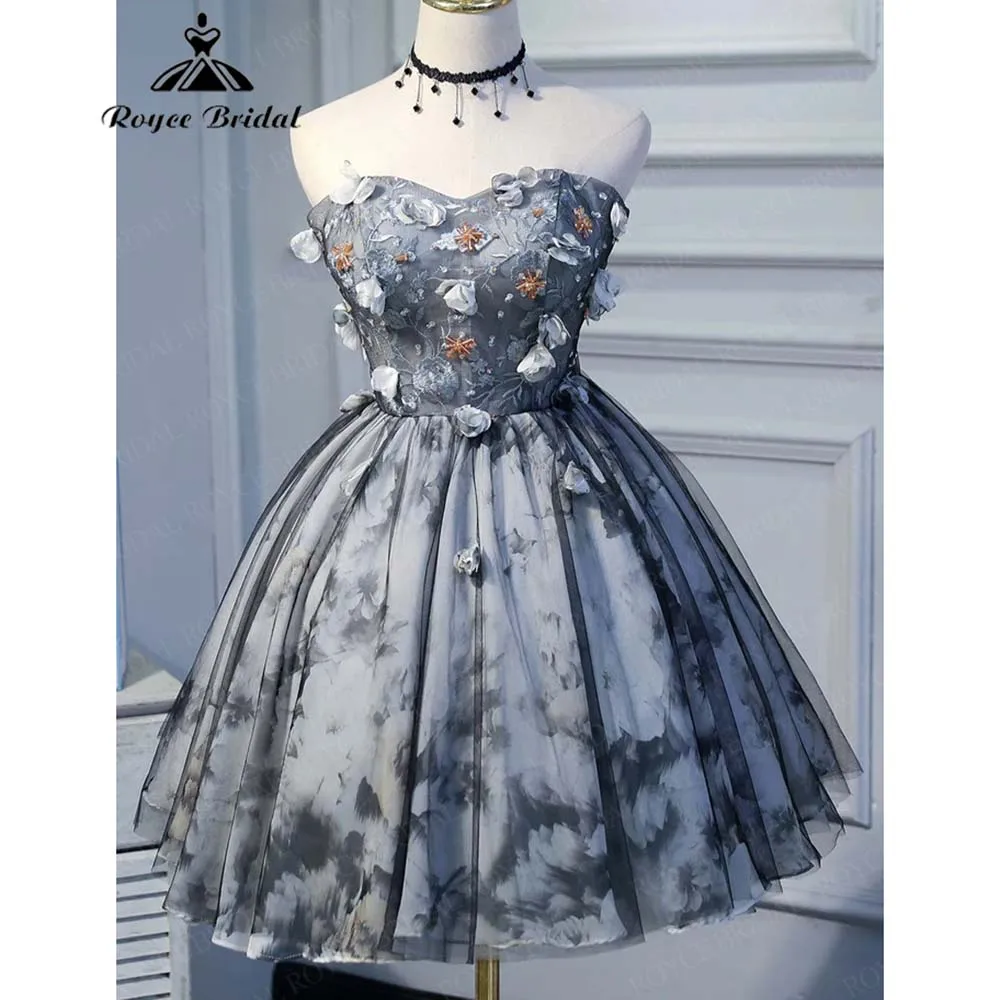 

Шикарное короткое платье без бретелек для встречи выпускников 2026 Цветочные украшения Тюлевая юбка с чернильным принтом Платье для выпускного вечера Vestidos De Gala по индивидуальному заказу
