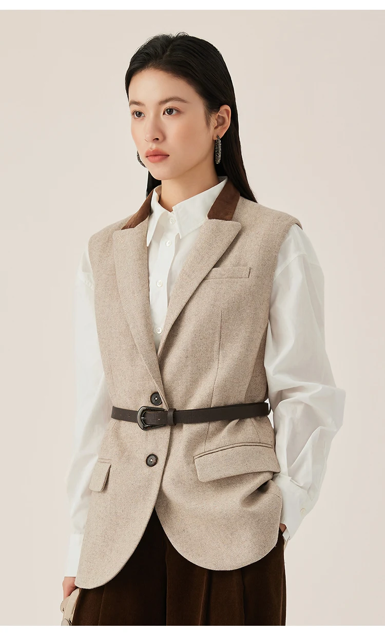 KX7523378 Luxuriöse Damenweste aus Wollmischung mit Taschen, elegante, minimalistische, ärmellose Jacke – Detail 6