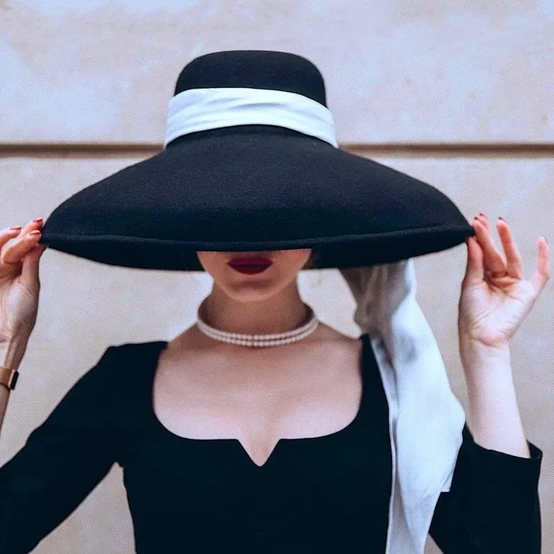 modny styl uliczny czarny wełniany kapelusz z szerokim rondem damski duży kapelusz w stylu vintage dla kobiet wyglądający Audrey Hepburn — zdjęcie 2