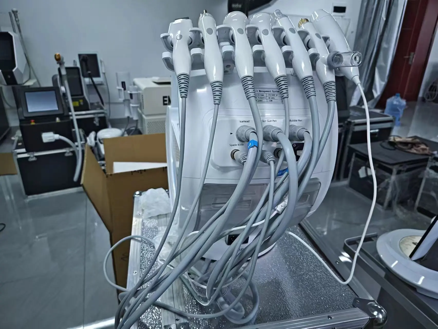 7-в-1 Гидромашина для ухода за кожей лица Ультразвуковое омоложение Дермабразия Гипербарическое кислородное устройство для лица для глубокого очищения