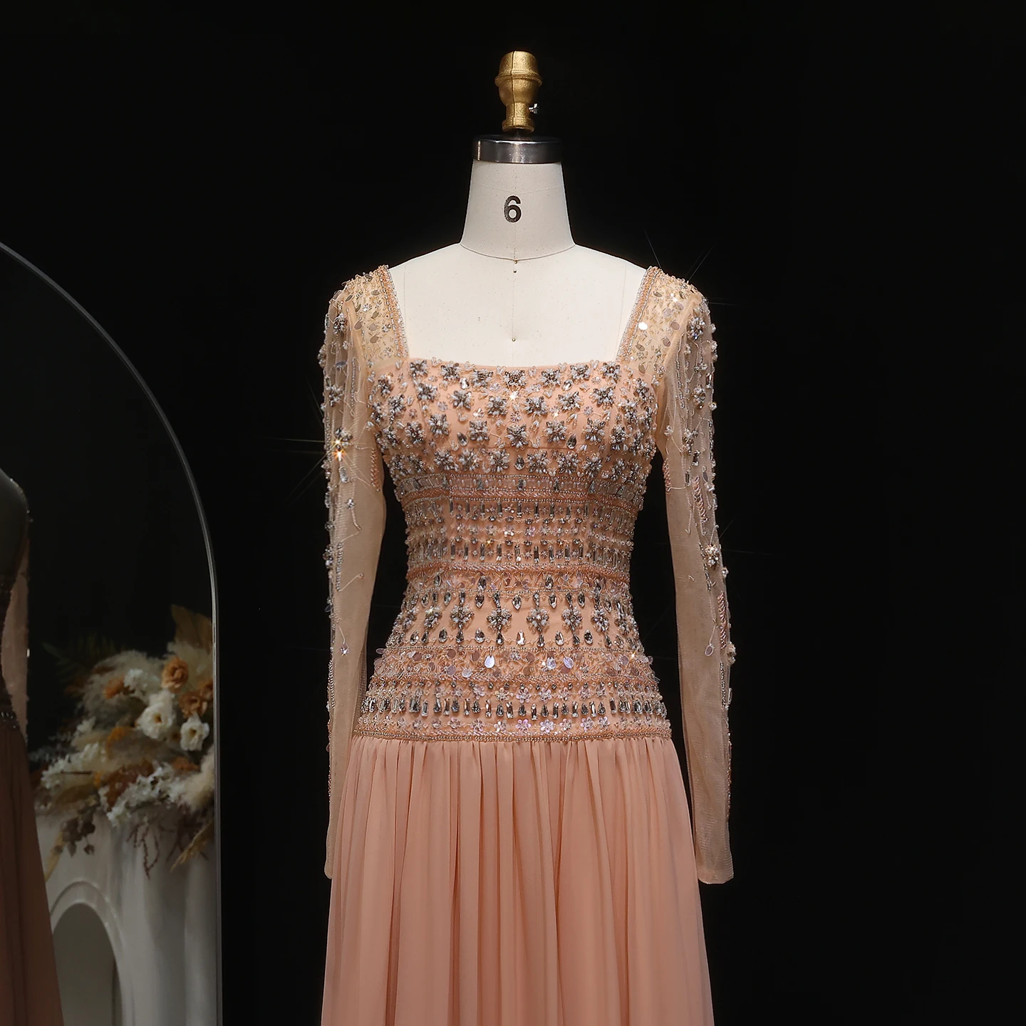 Sharon Said Funkelndes Fliederfarbenes Perlenbesetztes Plissiertes Chiffon-Abendkleid mit Fließendem Schal Dubai Saudi Hochzeitsfeier SS539 Maßanfertigung – Detail 22