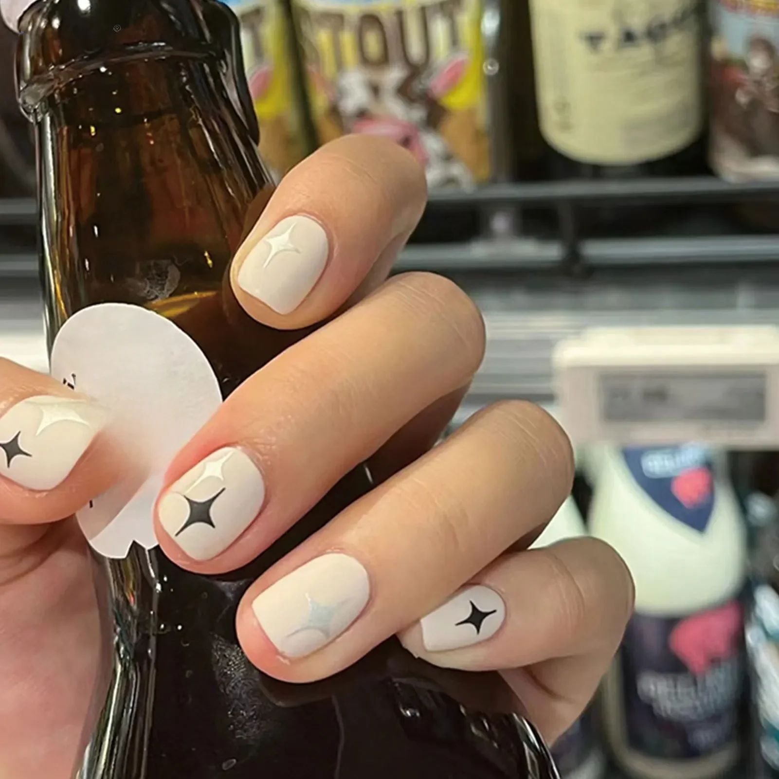 Faux ongles blancs mats de Style Y2K, avec motifs d'étoiles, réutilisables, givrés, à pression courte sur couverture complète, pointes de manucure à faire soi-même