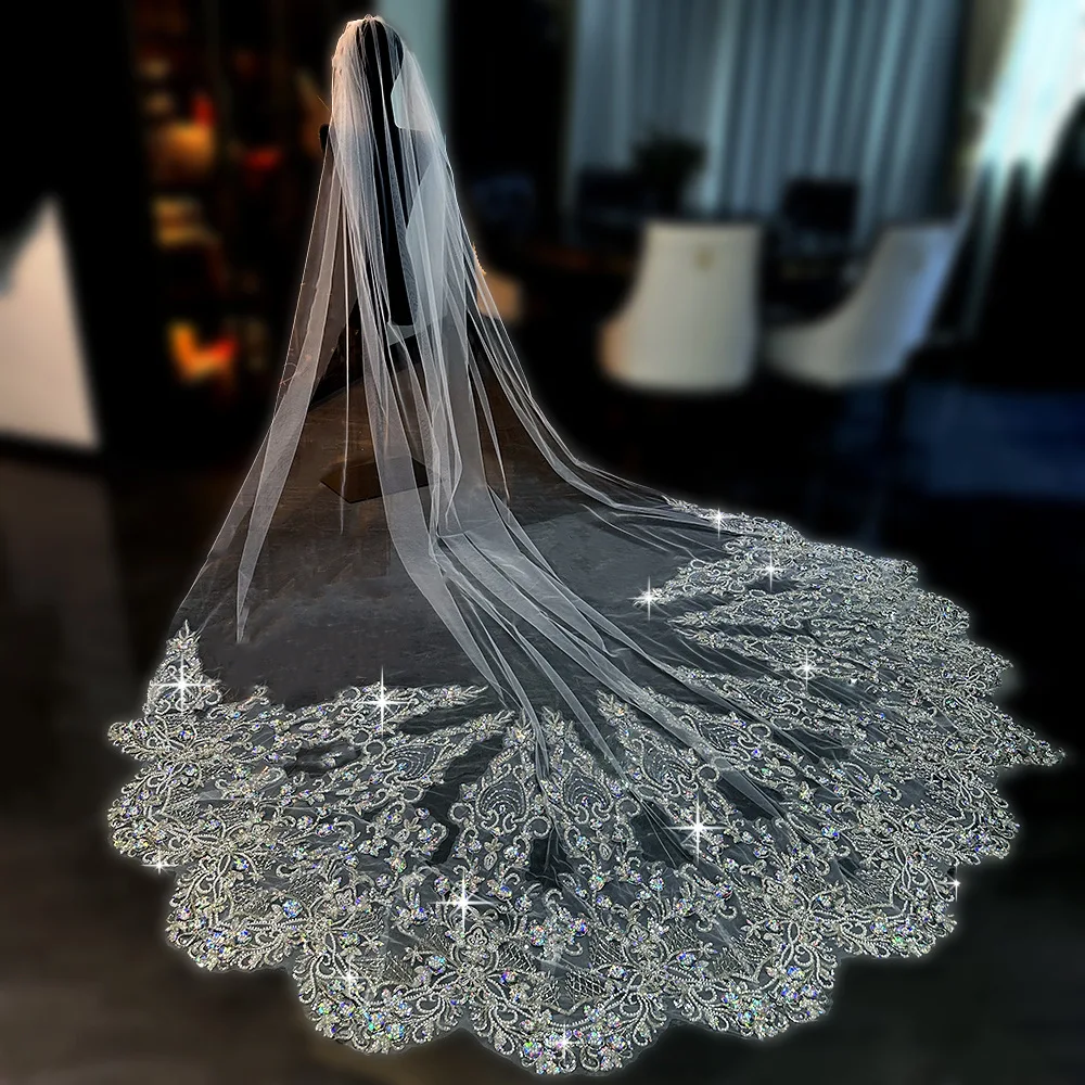 

Exquisite Long Wedding Veil Luxury Bridal Veils Sparkling Beading with Crystal Shining Long Wedding Veils