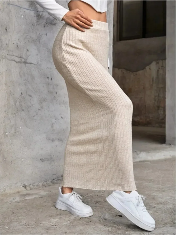 Jesień Nowa Damska Długa Prążkowana Spódnica Damska Dorywcza Elastyczna Talia Slim Fit Dzianinowa Spódnica Elegancka Bodycon Vestidos Kobieta — zdjęcie 2