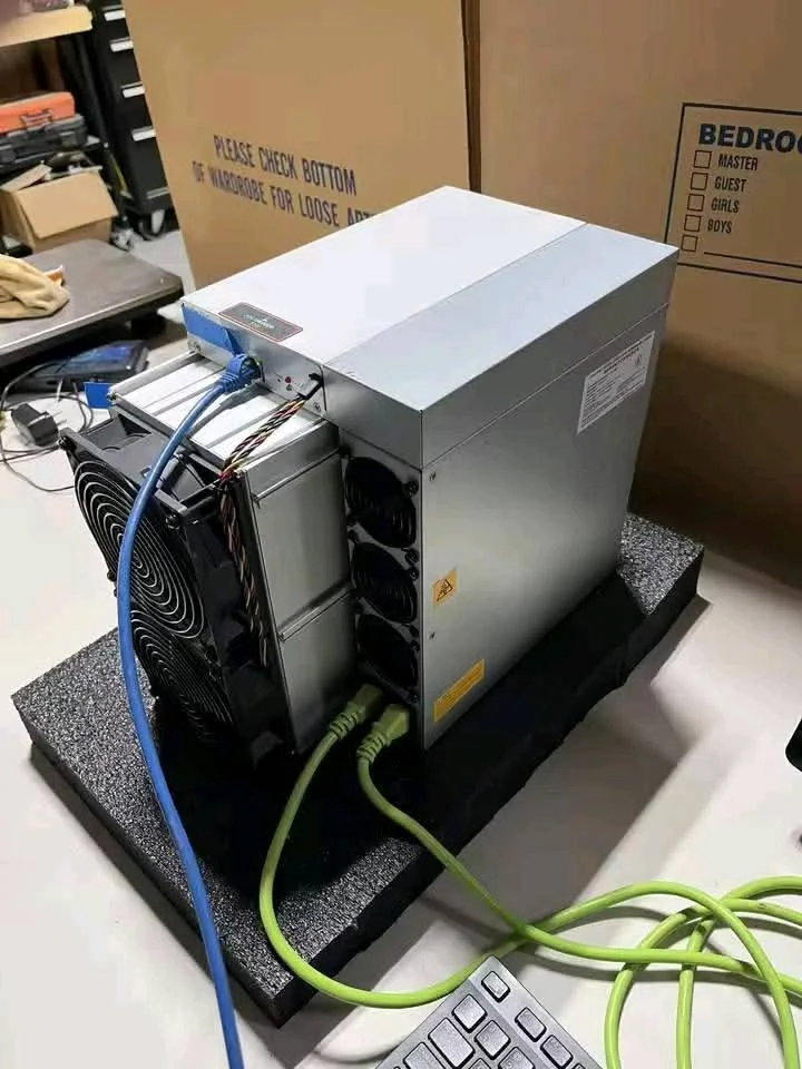 

Bitmain Antminer E11 9Gh/s 9.5Gh/s Ethereum Classic Miner NEW