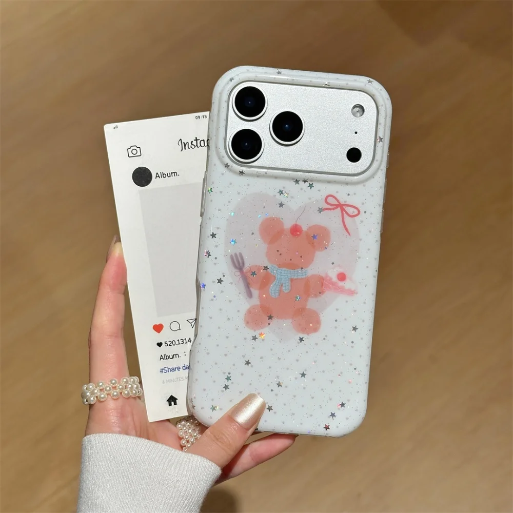 เคสโทรศัพท์ลายหมีน่ารัก เย็บแบบเรียบง่าย สำหรับ iPhone 17 16 ProMax 14 15 Pro เคสโทรศัพท์แบบใหม่ น่ารัก กันกระแทก ป้องกันอย่างดี