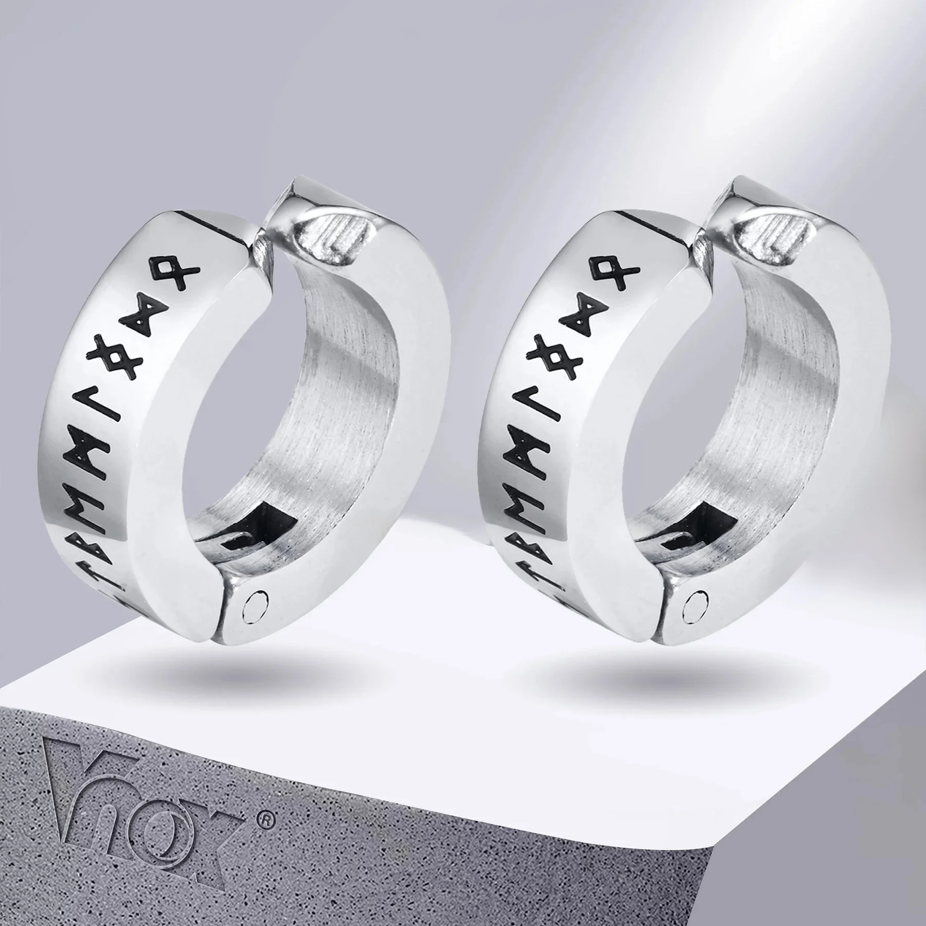 Vnox Viking Runes Boucles d'oreilles créoles pour hommes, boucles d'oreilles à clip non percées, acier inoxydable Odin Norse Viking Amulette Lettre Paroles Huggie