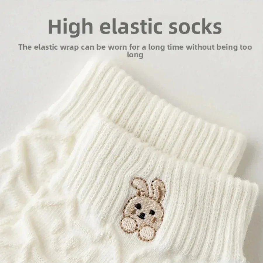 白い漫画柄の靴下10足、ファッショナブルな秋と冬の靴下、日常着やバスケットボールスポーツに最適です。