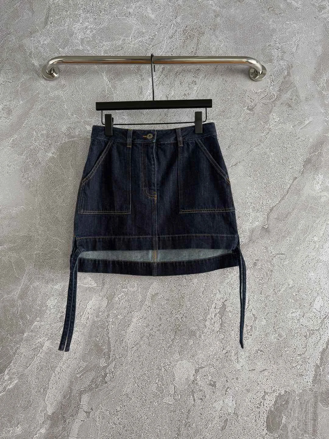 

High Quality Spring Summer Women's Casual Fashion Patchwork Pockets Letters Zipper Buttons A-Line Cotton Denim Skirt JQ155