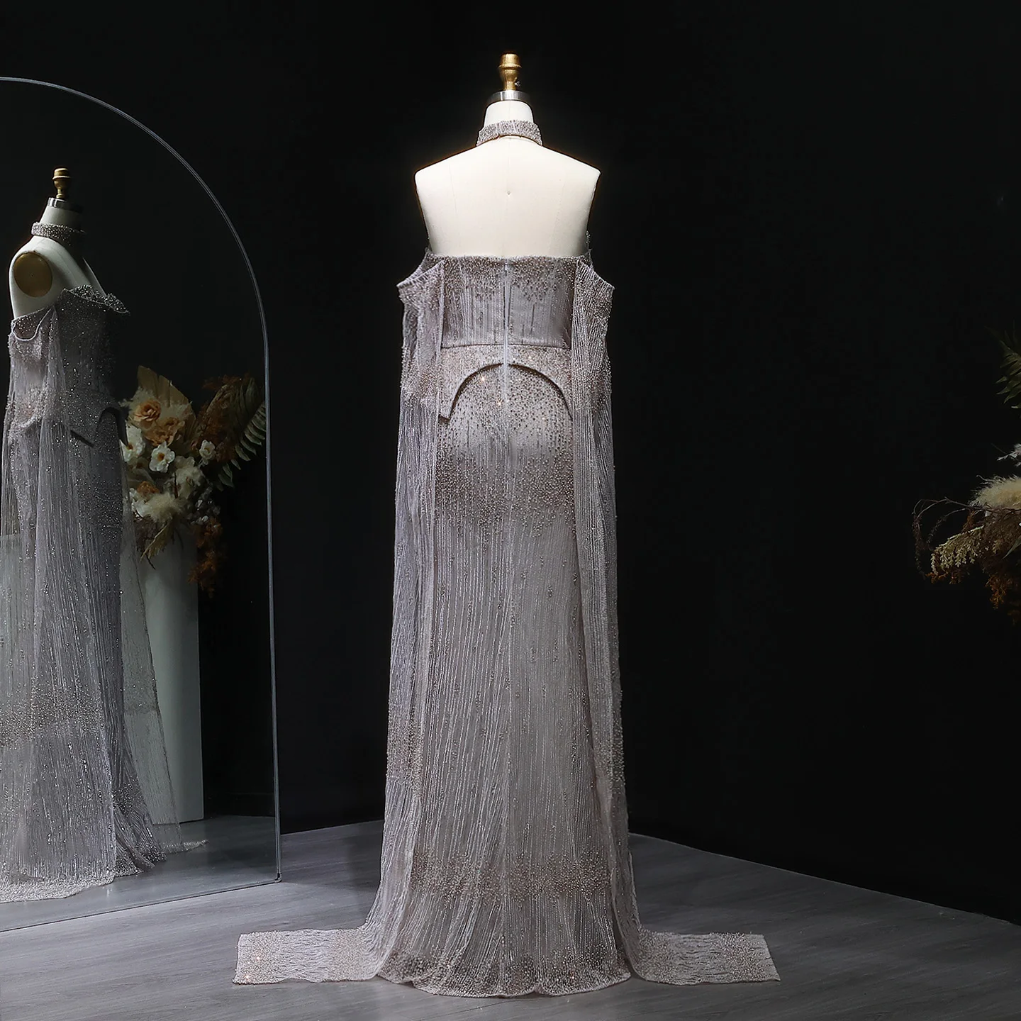 Sharon Said Luxuriöses graues Kristall-Abendkleid mit fließenden Ärmeln 2026 Elegantes schulterfreies Hochzeitskleid SS558 Maßanfertigung – Detail 19
