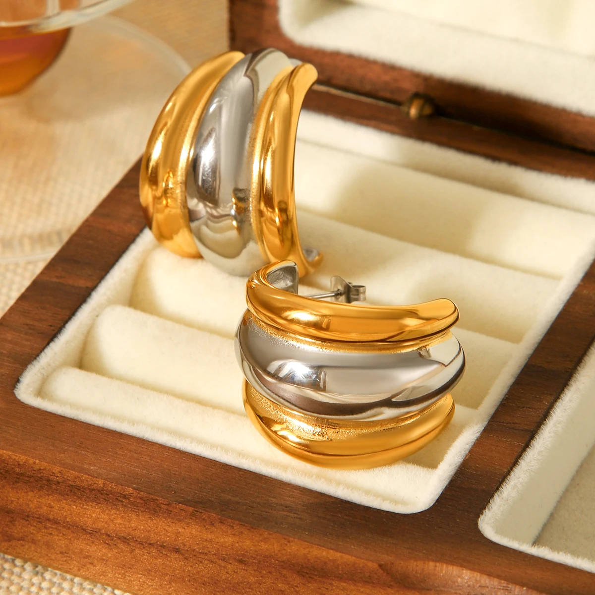 

Brand New Exquisite Women Design Stainless Steel 18k Gold Plated Earrings Mixed Design Waterproof Elegant Light Luxury Gift