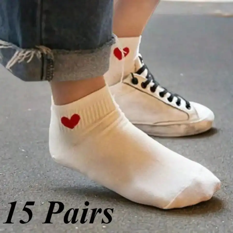 ハート型のデザインが施された白いハート型の靴下15足、サッカーなどのスポーツに適しており、秋と冬の着用に適しています。