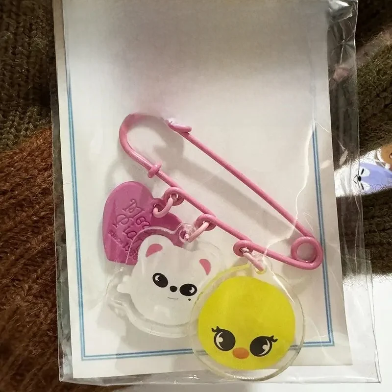 SKZOO stray KIDS dessin animé avec le même acrylique double broche porte-clés accessoires pendentif accessoires autour