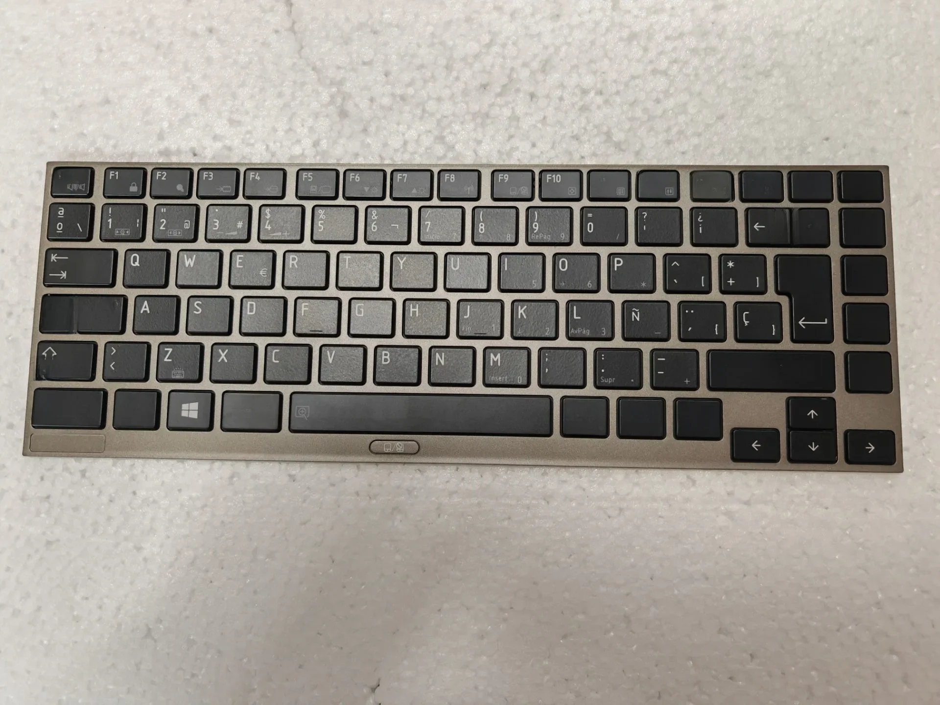 Nowość dla Toshiba Portege Z930 Z935 Z830 Z835 hiszpańska klawiatura z ramką bez podświetlenia — zdjęcie 2