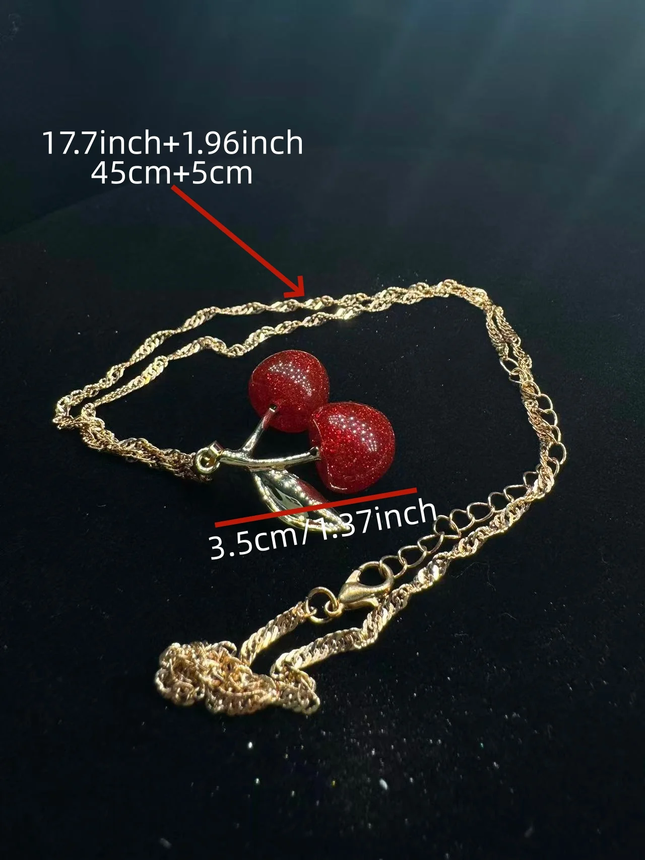 قلادة عصرية على شكل كرز أحمر للنساء سلسلة ذهبية مجوهرات فاكهة إكسسوار للحفلات هدية عيد ميلاد