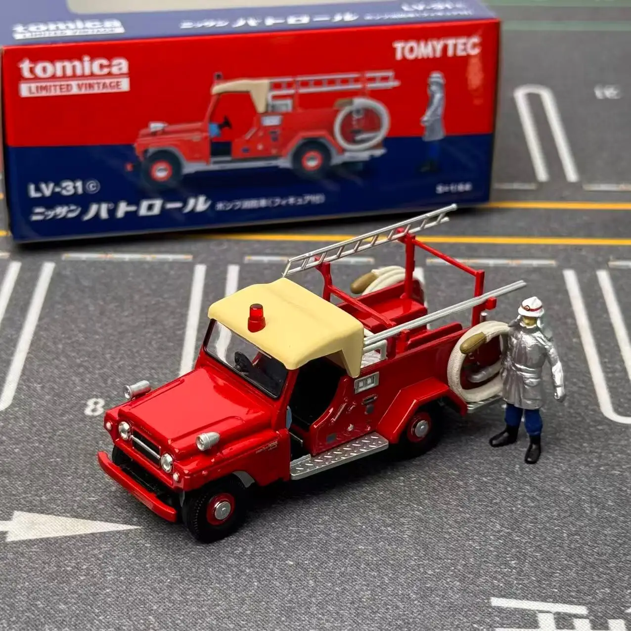 Fire Rig Diecast with Figurine Tomica LV-31c Nissan Patrol 1/64 Scale Vintage Collectible Model for Display