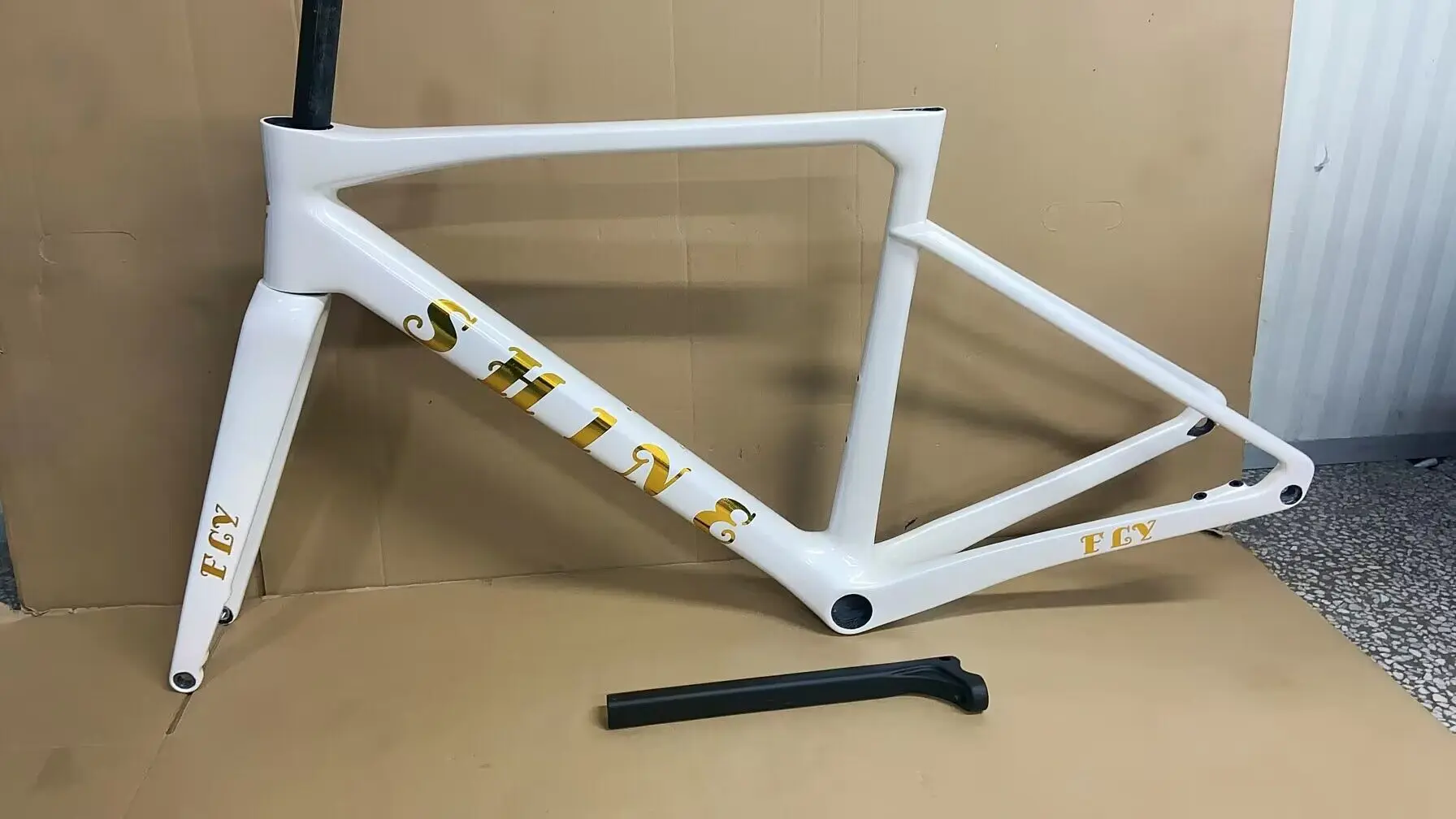 

2024 top sale full carbon bike frameset T1000 custom paint color disc road bike frameset +handelbar+seatpost+frok+parts as chat