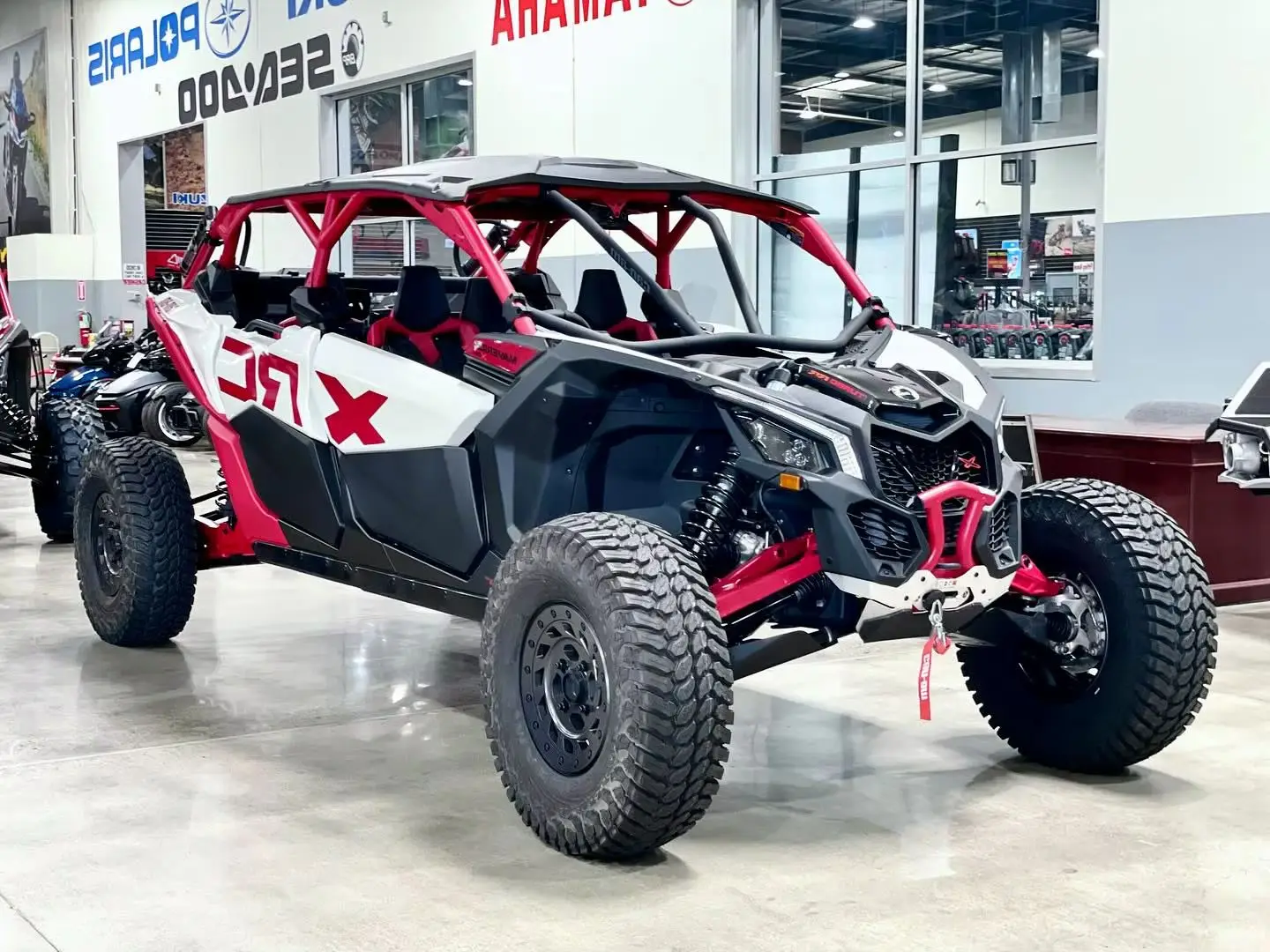 Canam Maverick X3 Max X RC Turbo RR ، الفيل الأبيض الهجين الأحمر ، 4 مقاعد SXS UTV ، #1