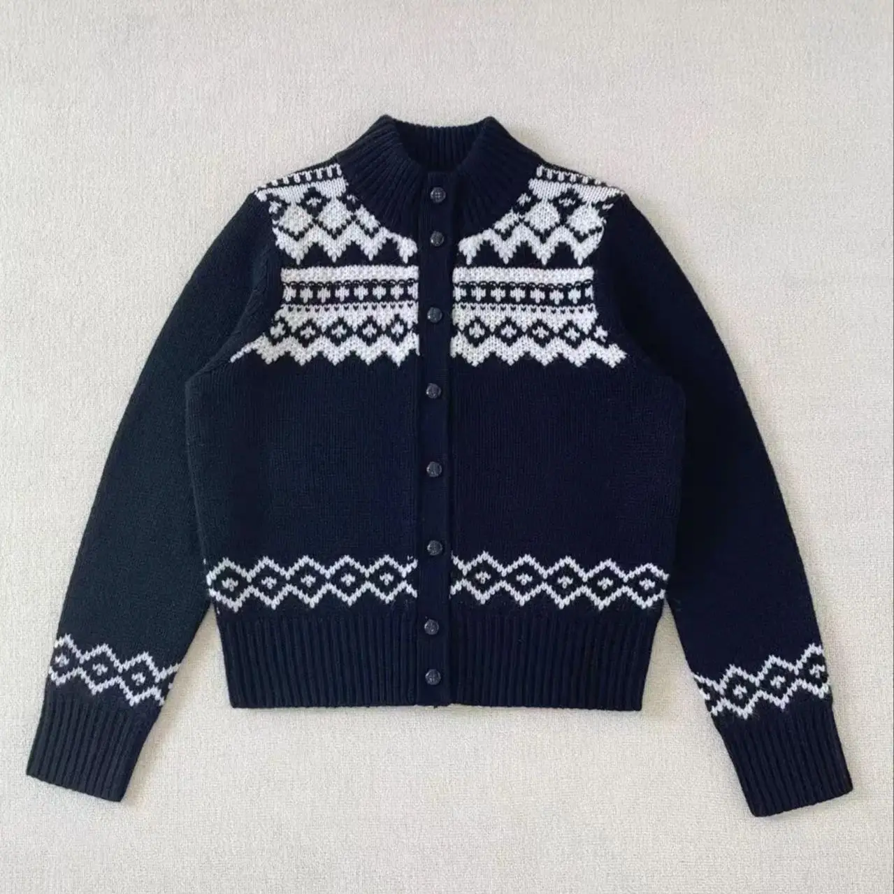 

Elegant classic half-high neck jacquard wool cardigan