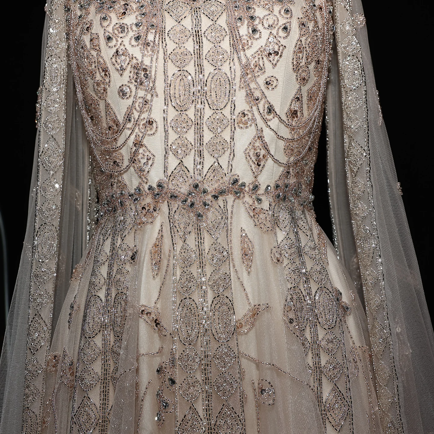 Sharon Said Elegantes Dubai Nude Arabisches Abendkleid mit Cape-Ärmeln Choker Weinrot Hochzeitsfeierkleider SS543 Maßanfertigung – Detail 15