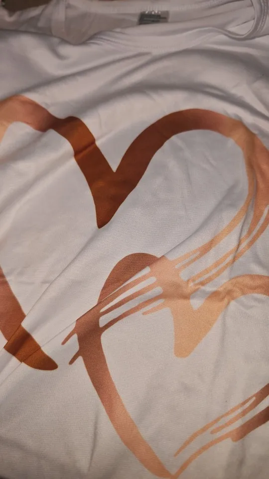 Women's Modern Heart Graphic T-Shirt (Japanese & Korean Casual Style)