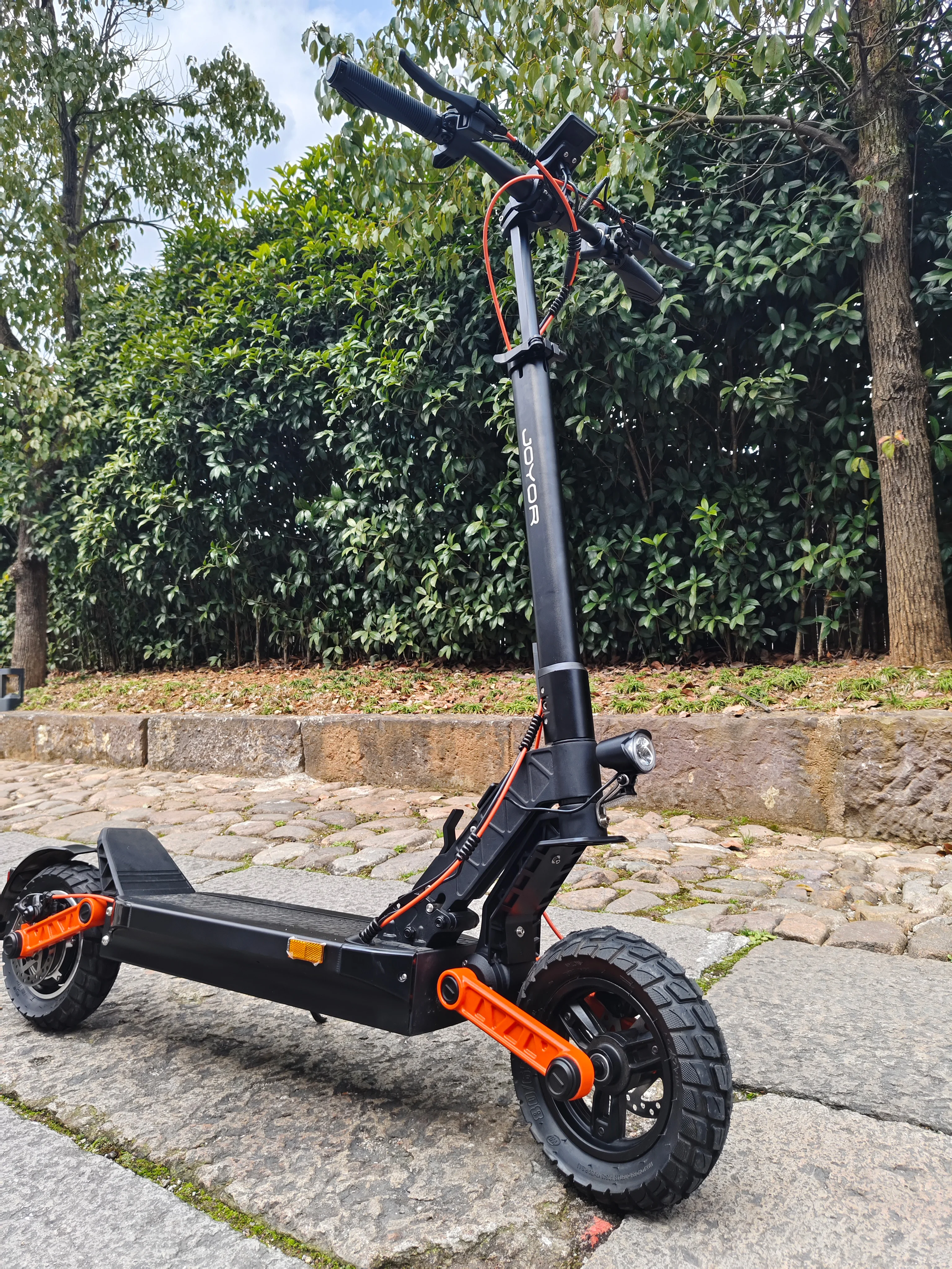 JOYOR S5 (ABE) Folk Elektroroller 48V13Ah Batterie 45KM maximale Reichweite Doppelte Scheibenbremsen 10-Zoll breite Reifen Tempomat Licht Erwachsenen-E-Scooter EU-Lagerbestand