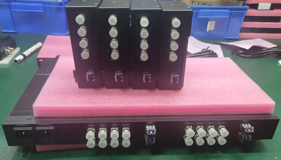 

LC 4 channel bidi direction 12G sdi video lc 10km 1U rack support power to camera Fiber Optic Converter extender transmitter