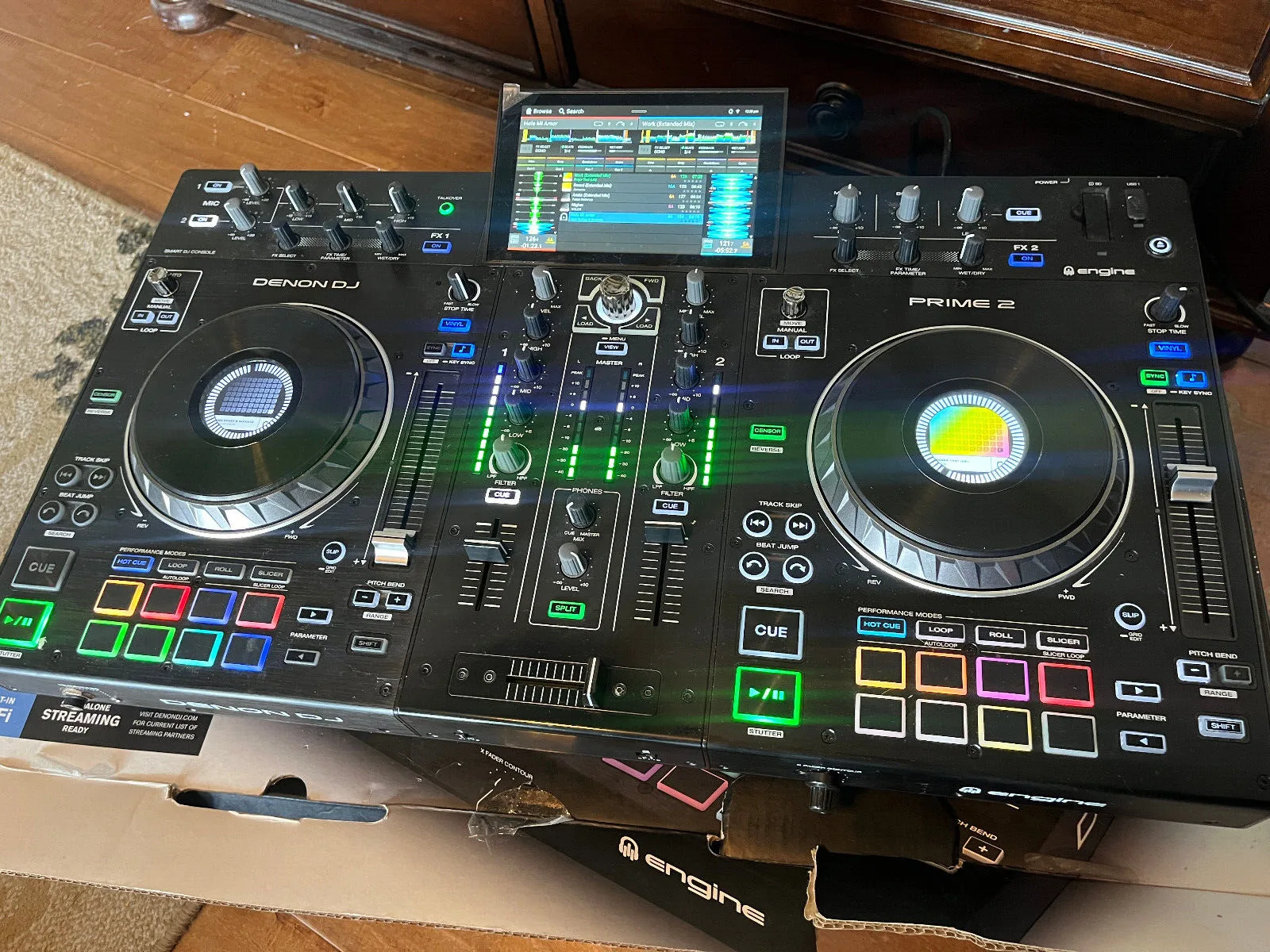 Najnowsza wyprzedaż samodzielnego kontrolera systemu DJ-skiego Denon DJ Prime 2.