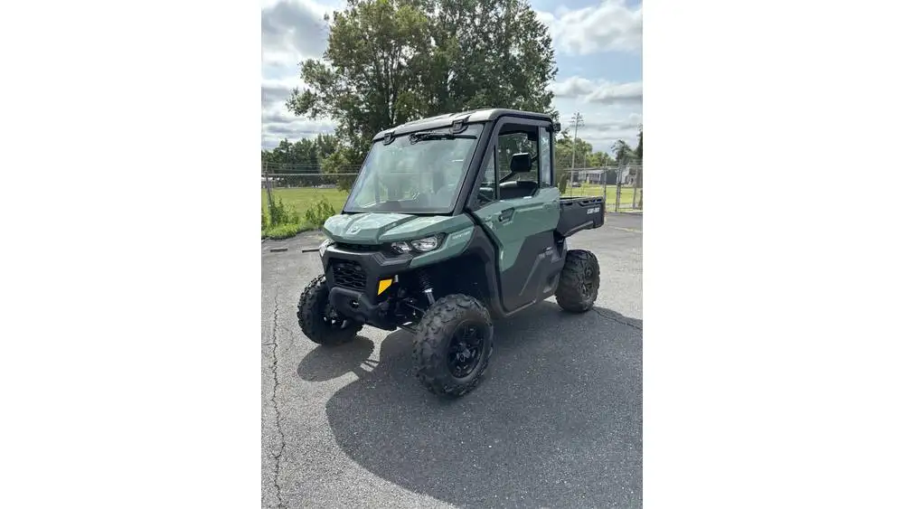 2026 Can-Am Defender DPS CAB HV HD9 – Reliable Power, Enclosed-Cab Comfort & Rugged All-Terrain Performance