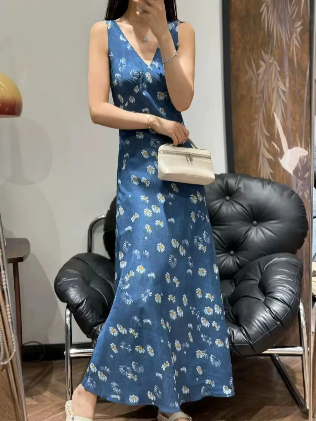 Classic summer sleeveless figure flattering silk dress