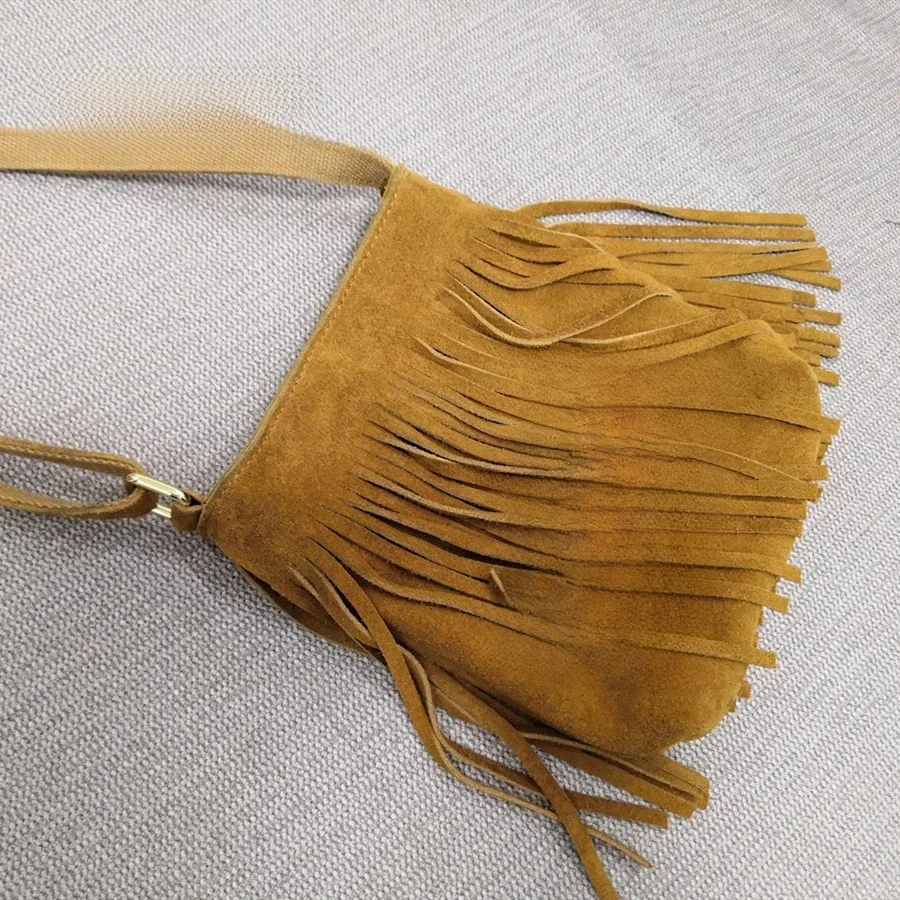 Damska torebka na ramię z prawdziwej skóry z frędzlami, mała torebka typu sling na telefon, styl Y2K, zamsz, nubuk, plażowa, Ibiza, boho, cygańska, hipisowska, saszetka. — zdjęcie 2
