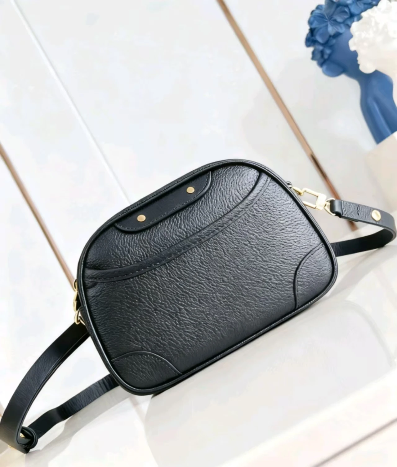 

2025 New Elegant Black Genuine Leather Women Commuter Handbag Casual Shoulder Bag Mini Crossbody Bag {Size: 19-13-6cm} PB9