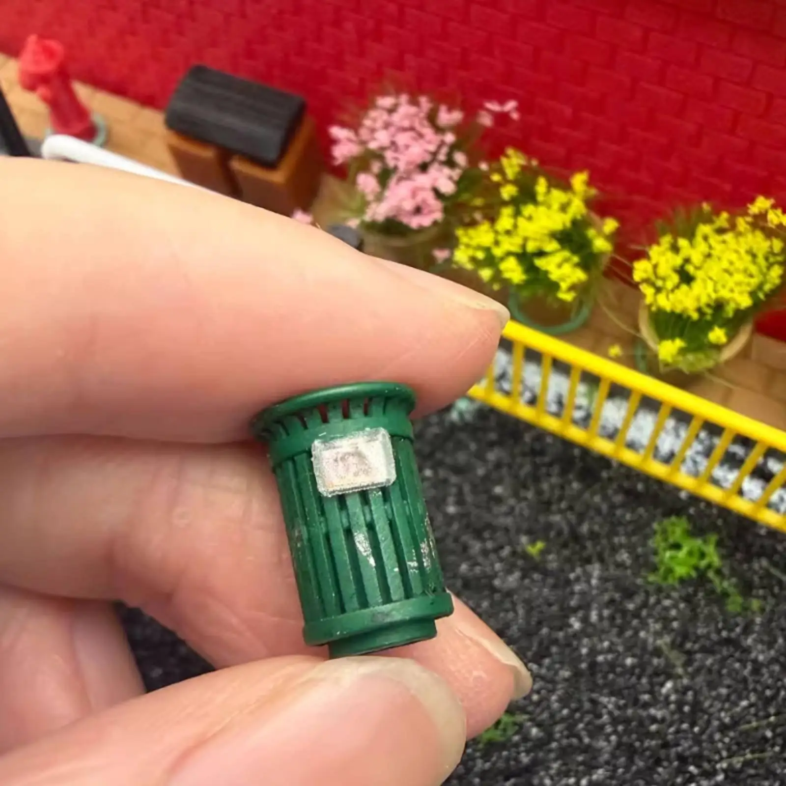 1/64 Scale Trash Can Miniature Model Highly Detailed Realistic Street Garbage Bin for Diorama Sand Table Hobbyists Accessories