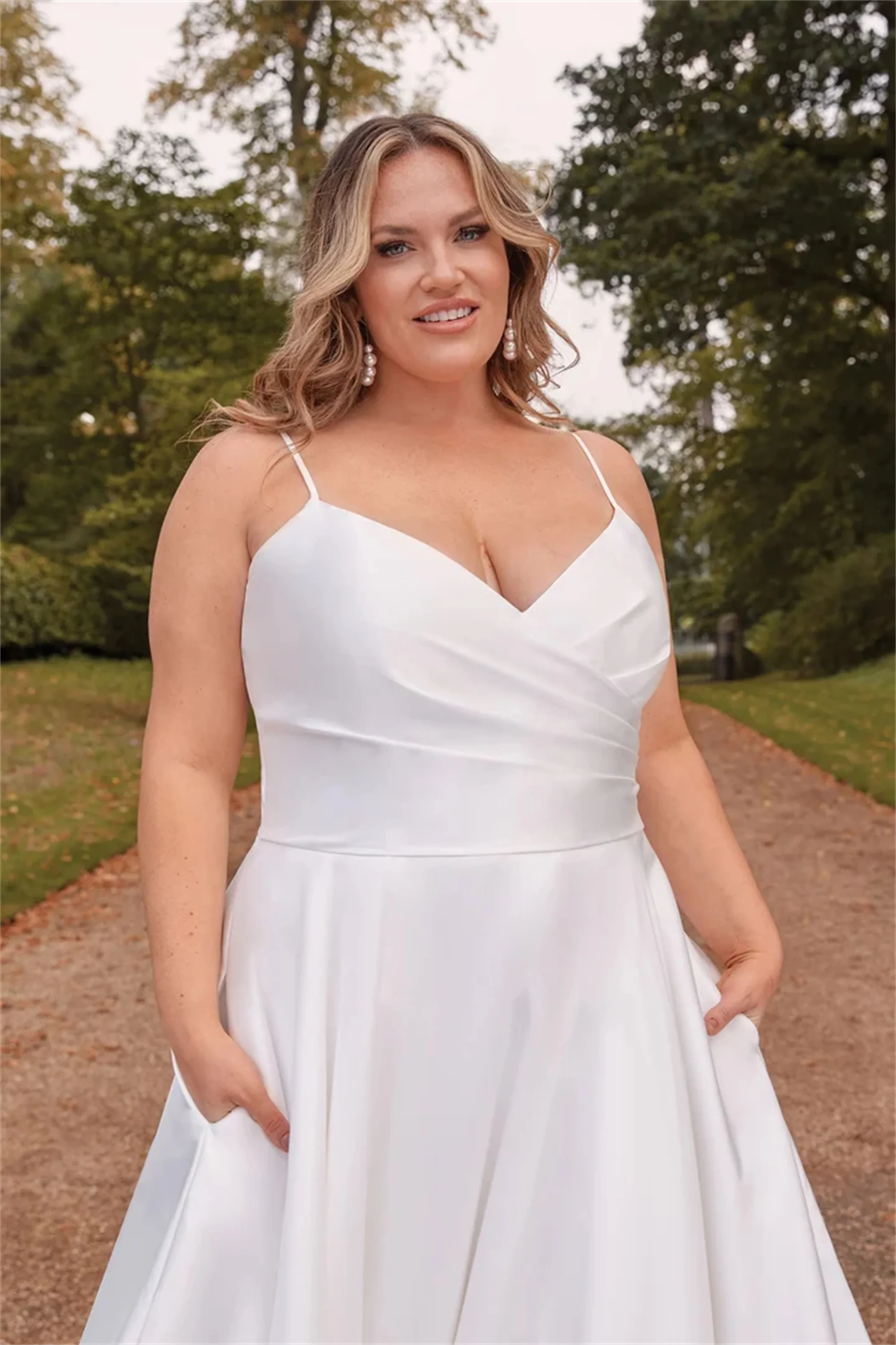 EVON BRIDAL Satijn Plus Size Bruidsjurk Spaghettibandjes Bruidsjurk Klassieke Sexy Sweep Trein Trouwjurk Aangepast