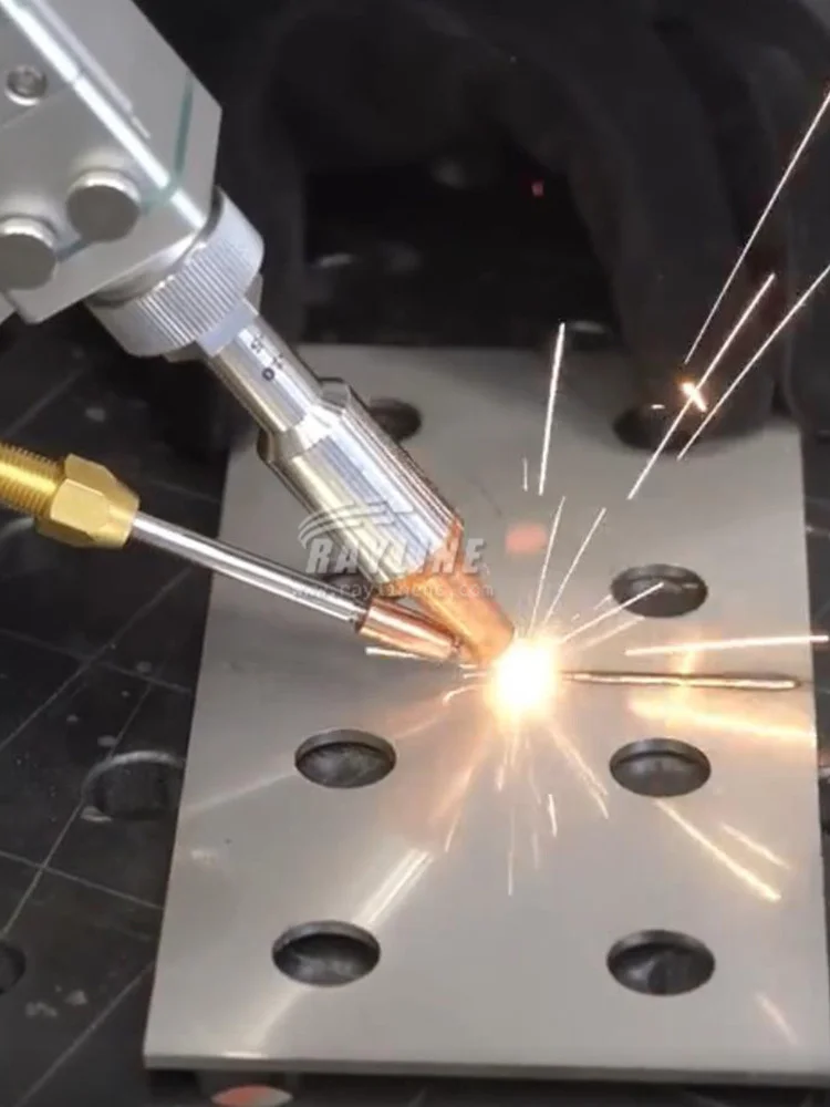 water-Cooled 1500W Handheld Laser Welder with 1-5mm Wobble Width for Aluminum Sheet Metal