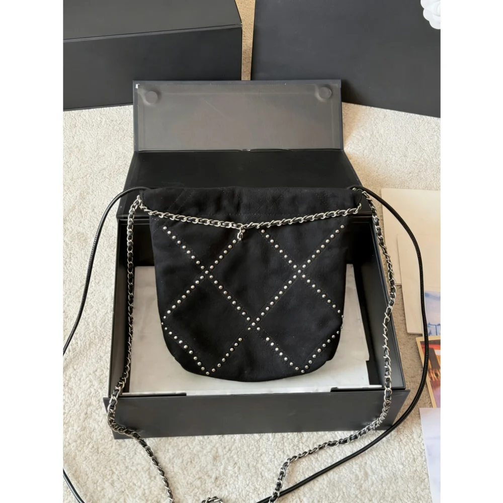 

2025 Новый РАЗМЕР: 20X19X6 СМ Модные универсальные сумки кожаные Портативный плечевой ремень Ручной без коробок