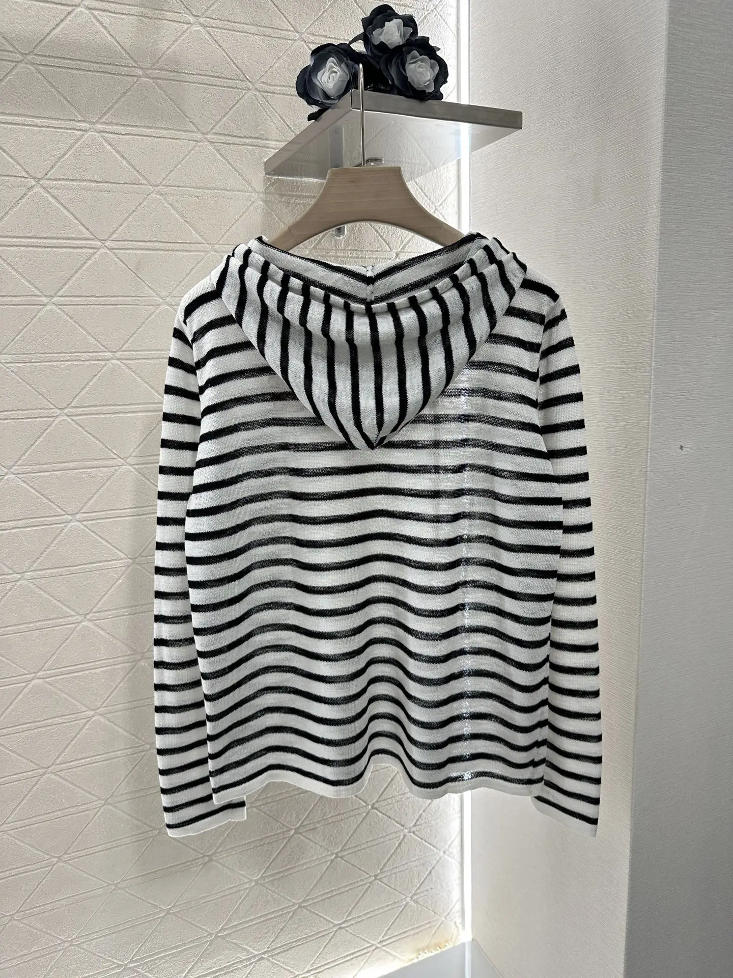 

2025 Women's Summer New Hooded Striped Knitted Sunscreen Top Loose Embroidered Casual Summer Top