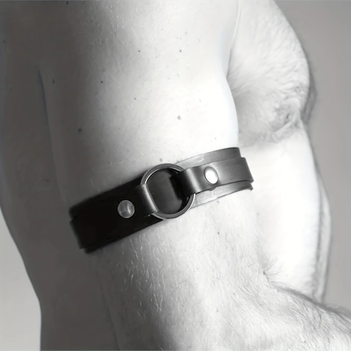Punk Leder Körperkette Punk Leder Taillenkette Punk Taillengürtel Damen Leder-Armband – Elegantes schwarzes Design, verstellbare Passform, Metall-O-Ring-Detail, modisches Arm-Accessoire – Detail 4