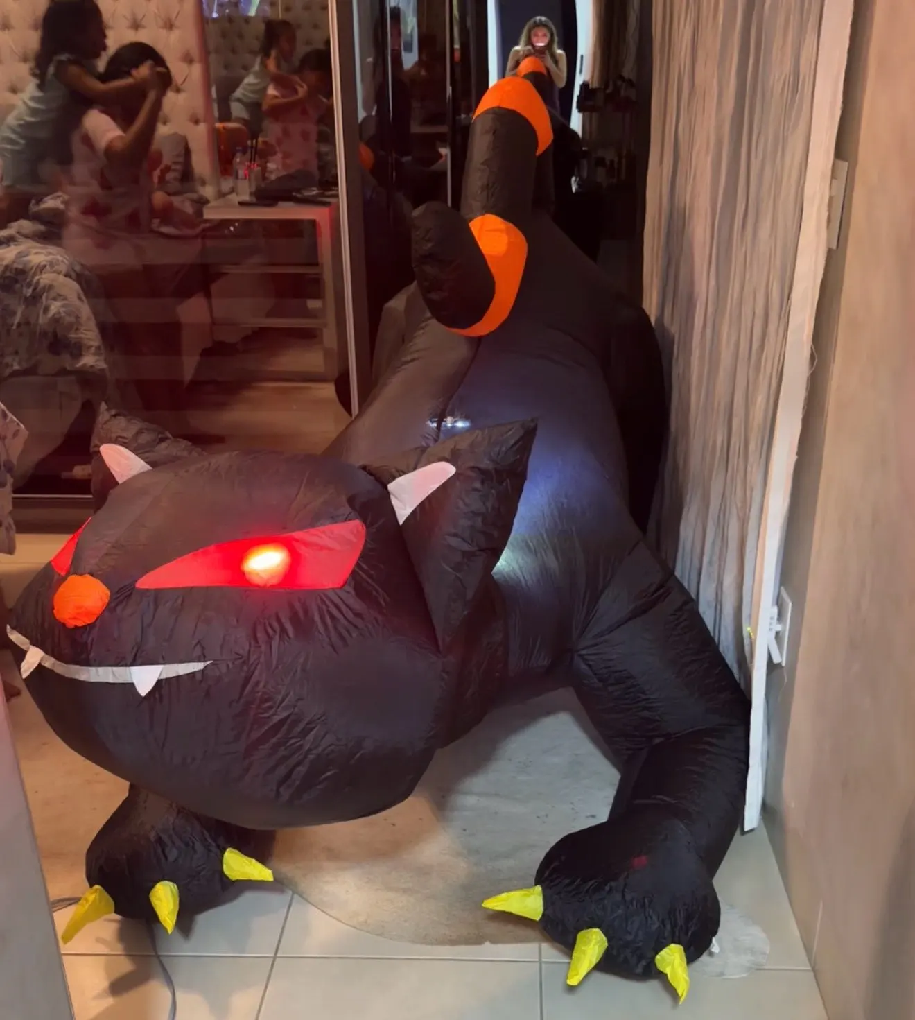 7FT Inflatable Toy Black Cat Model Halloween Day of the Dead Decoration Built-in LED Lights Outdoor Ornament Party Garden Decor photo review