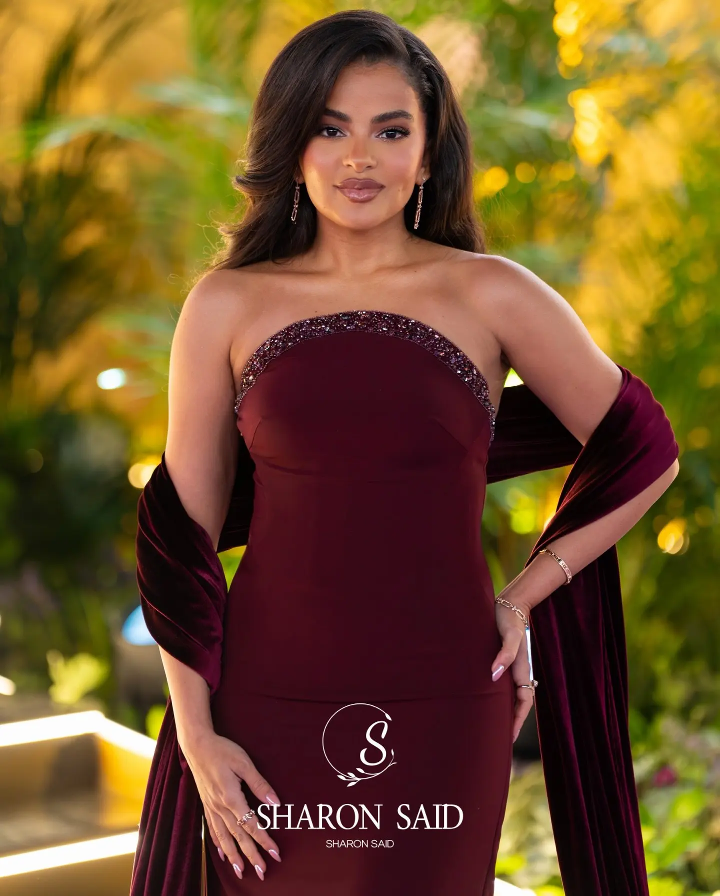 샤론 사이드 버건디 스트랩리스 비즈 크리스탈 이브닝 원피스, 케이프 포함, 웨딩 파티 정장 가운, SF005 맞춤형