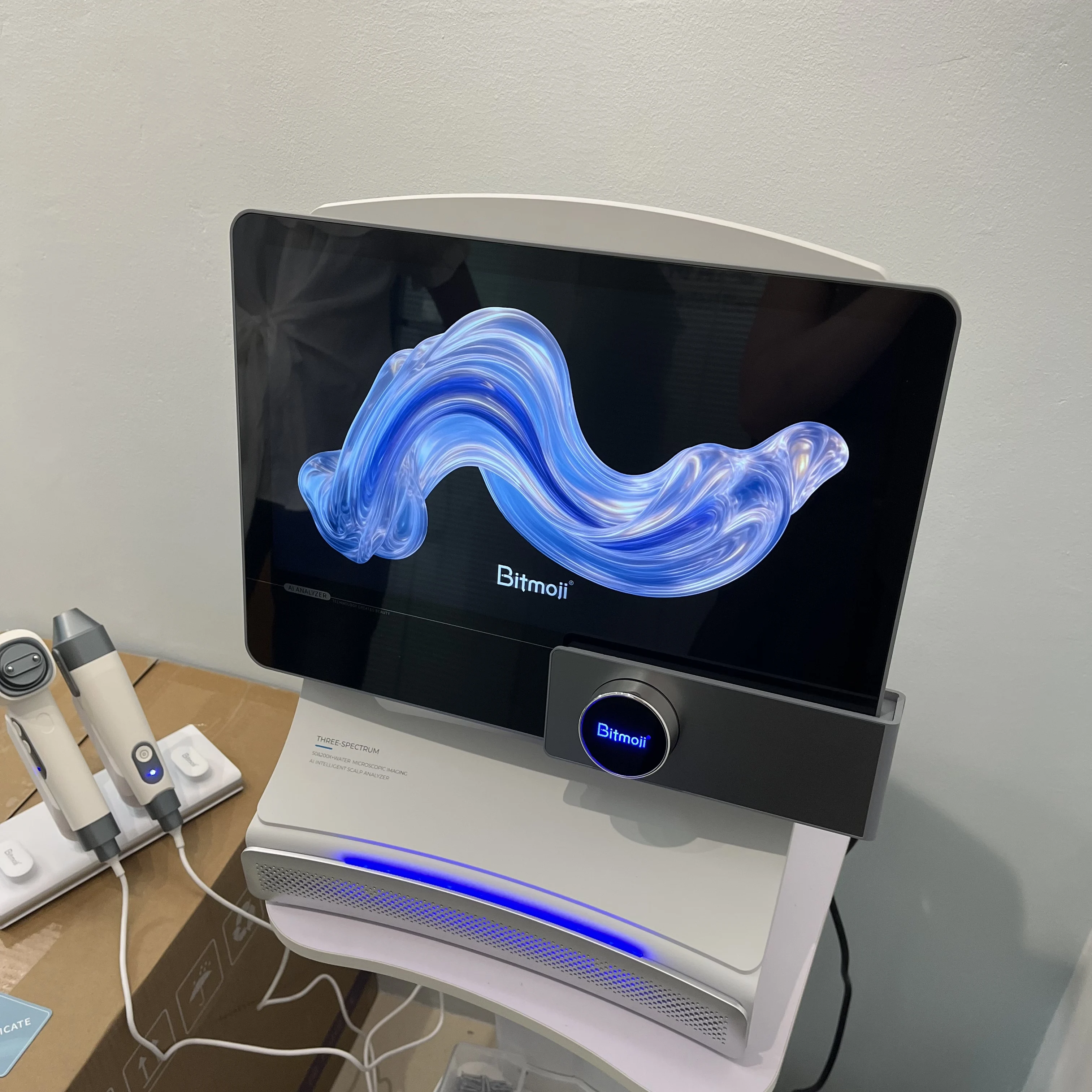 T5 AI Hair Scalp Analysis Machine 3 Report Modes Data Storage Comparison Function Custom Watermark Function For Beauty Salon
