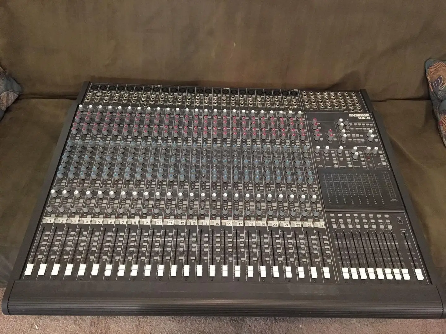 

BEST SALES ON NEW Mackie 24x8x2 8 Bus Mixing Console + Mackie 220 Watt Power Supply