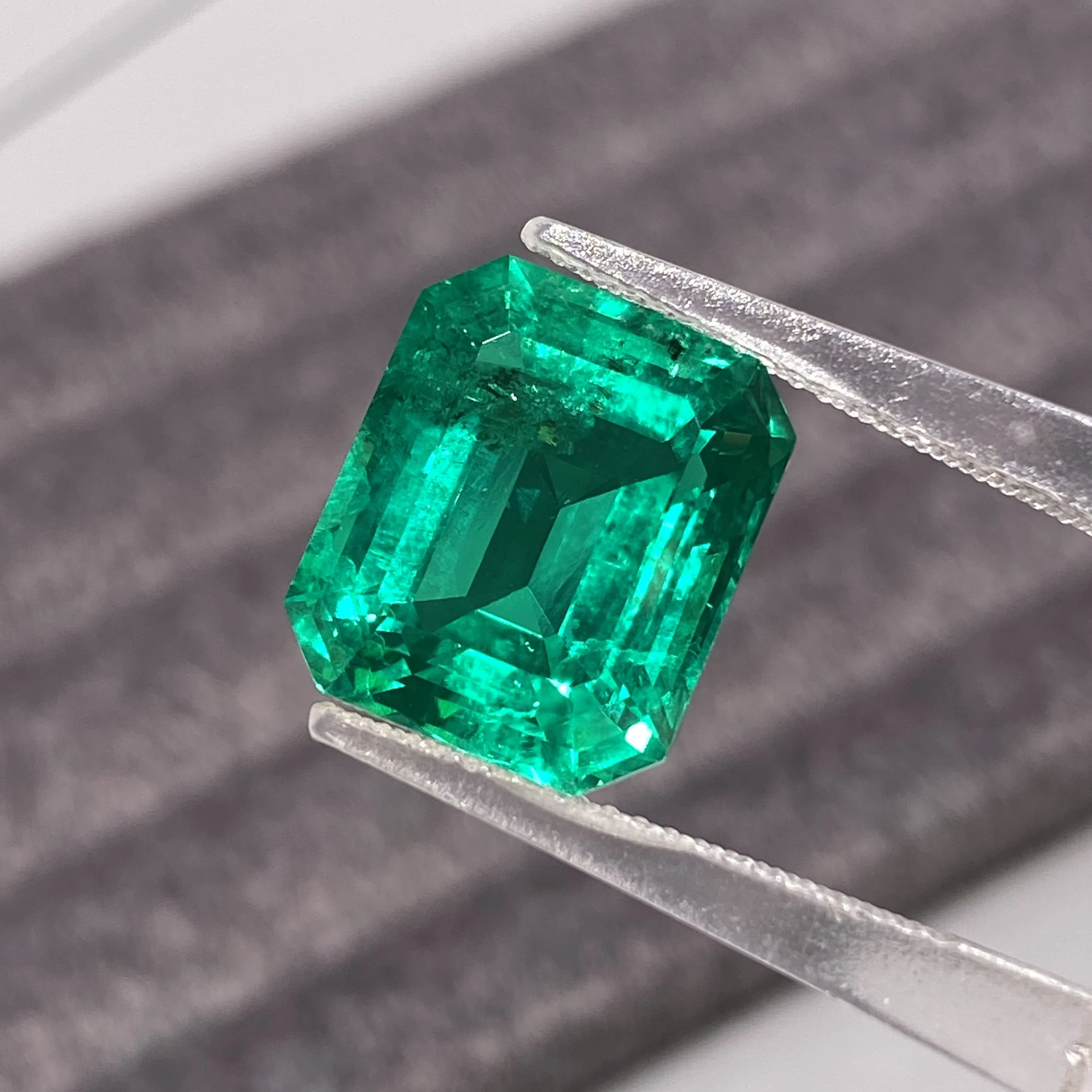 Lab Grown Emerald Stone Colombian Pincushion Emerald Cut With AGL Certificate For Jewelry Making