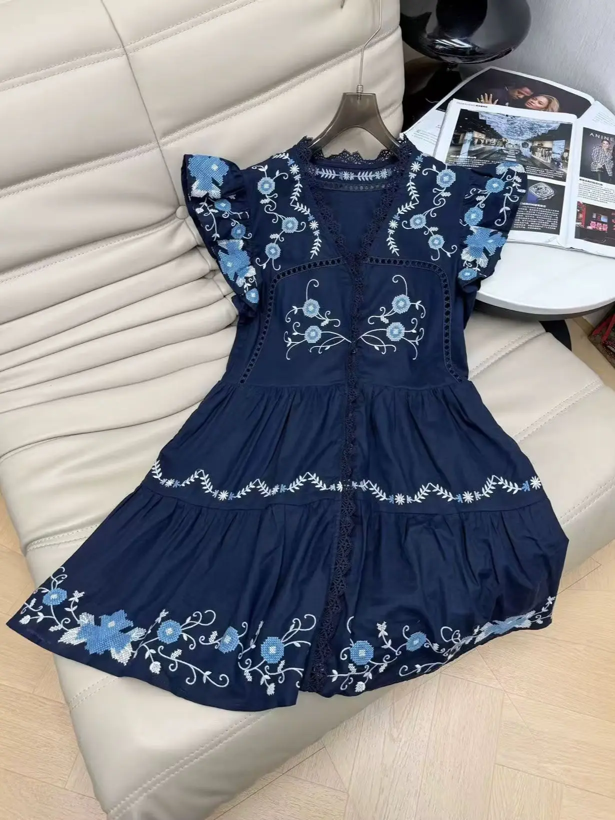 

Elegant cotton dress with delicate flower embroidery and V-neck lace border design