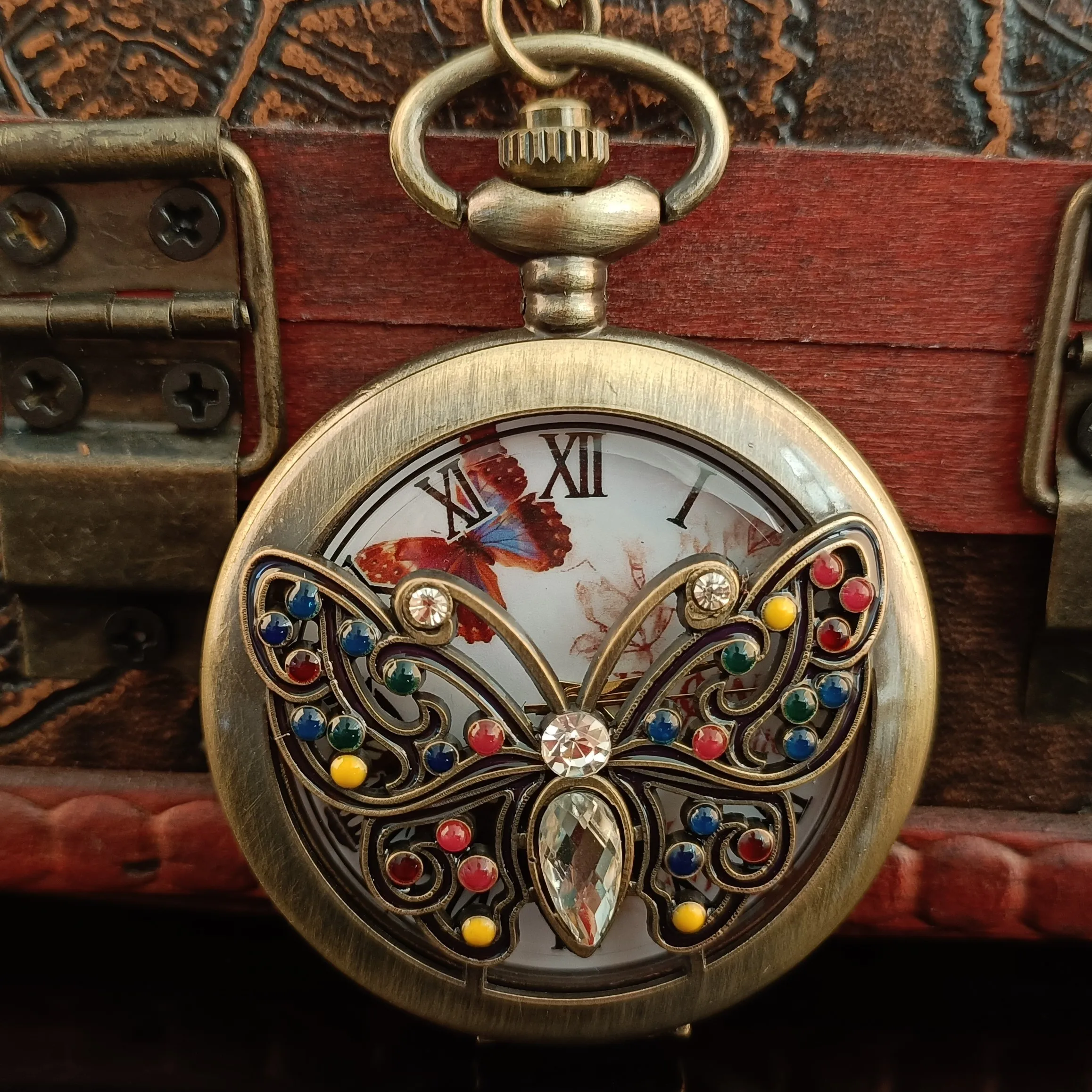 Delicate Butterfly Skeleton Design Quartz Pocket Watch Necklace Unique Fashion Chain Clock Watch Ladies Best Gift